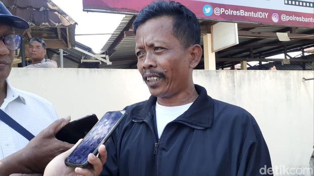 Sesepuh sekaligus anggota PSHT yakni Haryadi saat memberikan keterangan.