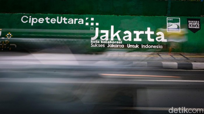 Slogan Era Anies Berganti di Mural Jalan Fatmawati Jaksel Slogan Era Anies Berganti di Mural Jalan Fatmawati Jaksel