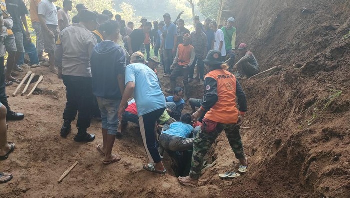 Lokasi kejadian talut longsor di Desa Dukuhwaringin, Kecamatan Dawe, Kudus, Minggu (28/5/2023).