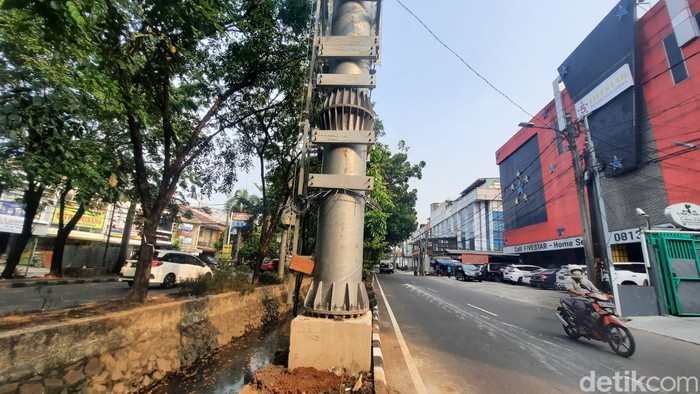 Tiang BTS di Sunter yang dikomplain warga. (Annisa Aulia Rahim/detikcom)