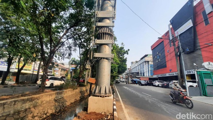 Tiang BTS di Sunter yang dikomplain warga. (Annisa Aulia Rahim/detikcom)