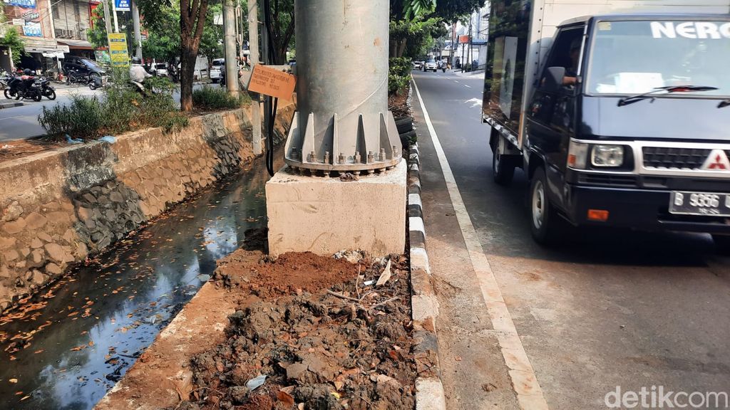 Tiang BTS di Sunter yang dikomplain warga. (Annisa Aulia Rahim/detikcom)
