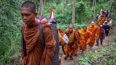 Tiba di Semarang, 32 Biksu Ikuti Ritual Thudong