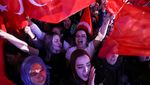 Warga Turki Sambut Kemenangan Erdogan