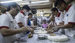 Wow! Warga Hong Kong Bikin Menara dari Bakpao