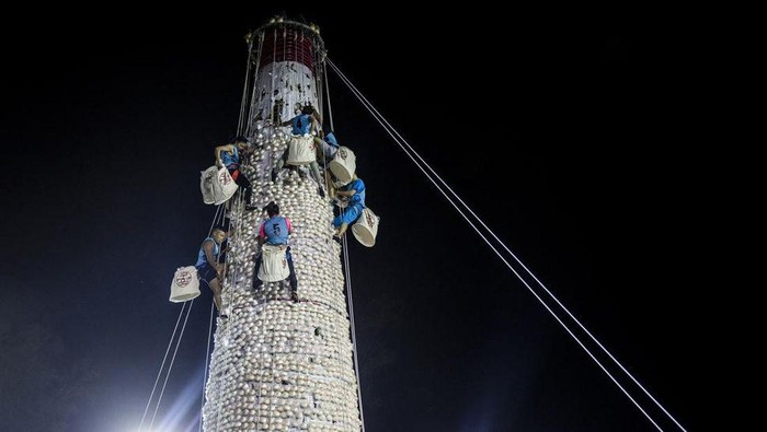 Wow, Warga Hong Kong Bikin Menara dari Bakpao Hong Kong kembali menggelar festival Bakpao atau Bun pada Jumat (26/5) setelah tiga tahun vakum karena pandemi Covid-19.
