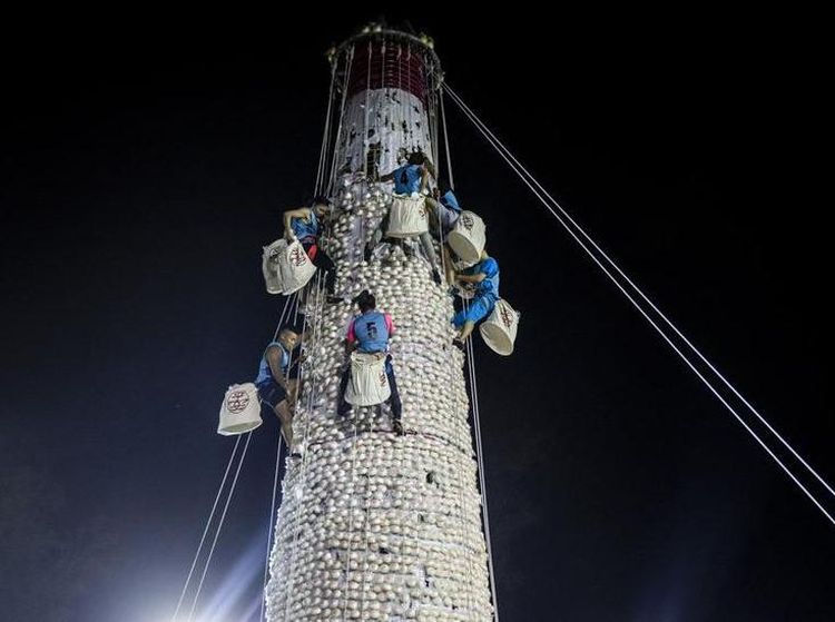 Wow! Warga Hong Kong Bikin Menara dari Bakpao
