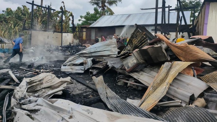 5 rumah panggung di Wajo, Sulsel hangus terbakar.