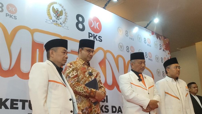 Anies Baswedan (berkemeja batik)-(Dwi/detikcom)