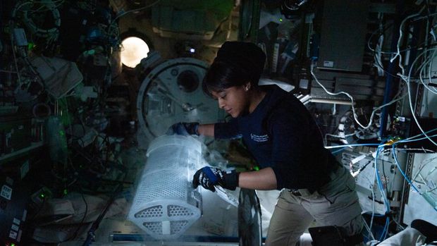 Astronaut wanita pertama Arab Saudi, Rayyanah Barnawi