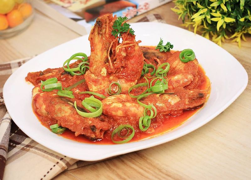Balado udang pedas. (Instagram @rasasayange)