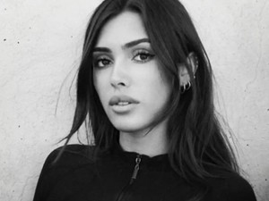 Bianca Censori Posting Foto-foto Seksi, Ngaku Akunnya Dibajak