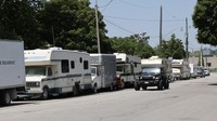 Penampakan campervan bekas di sepanjang jalan Bouchette, Lakeshore, Toronto, Kanada, Senin (29/5/2023).  