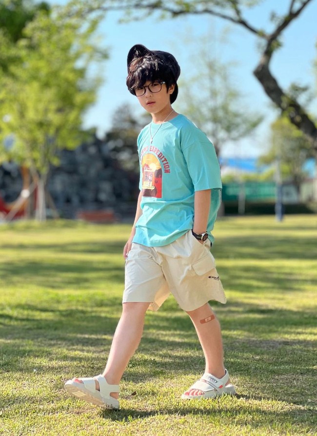 Di kolom komentar unggahan Choi Jiwon banyak netizen yang menyebut jika TikToker cilik tersebut memiliki kemiripan dengan anak Raffi Ahmad dan Nagita Slavina, Rafathar Malik Ahmad. @raffinagita1717 aihh ini mirip sama rafathar pleekkkk, komentar salah seorang netizen. Kenapa jiwon vibesnya raffatar bgt sih @raffinagita1717, komentar lainnya. Foto: Instagram/@jiw_juw_family