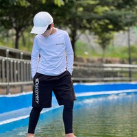 Jika dilihat sekilas Choi Jiwon memang memiliki kemiripan dengan Rafathar. Model rambut dan gaya berbusana keduanya tampak hampir mirip. Foto: Instagram/@jiw_juw_family