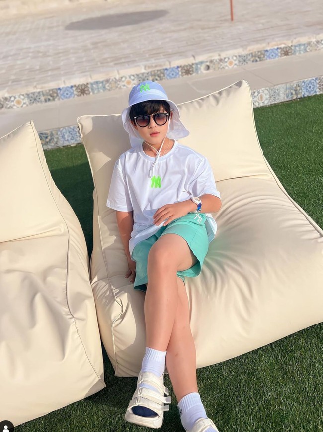 Nama Choi Jiwon yang merupakan TikToker cilik asal Korea Selatan belakangan jadi sorotan. Tak sedikit yang menilai jika Choi Jiwon memiliki kemiripan dengan anak pertama Raffi Ahmad dan Nagita Slavina, Rafathar Malik Ahmad. Foto: Instagram/@jiw_juw_family