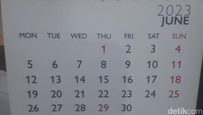 SKB 3 Menteri menerangkan Hari Raya Waisak 2023 diperingati pada 4 Juni 2023 dan cuti bersamanya tanggal 2 Juni 2023. Apakah cuti bersama Waisak 2023 libur?