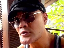 7 Potret Terbaru Deddy Corbuzier yang Dagunya Kini Jadi Sorotan