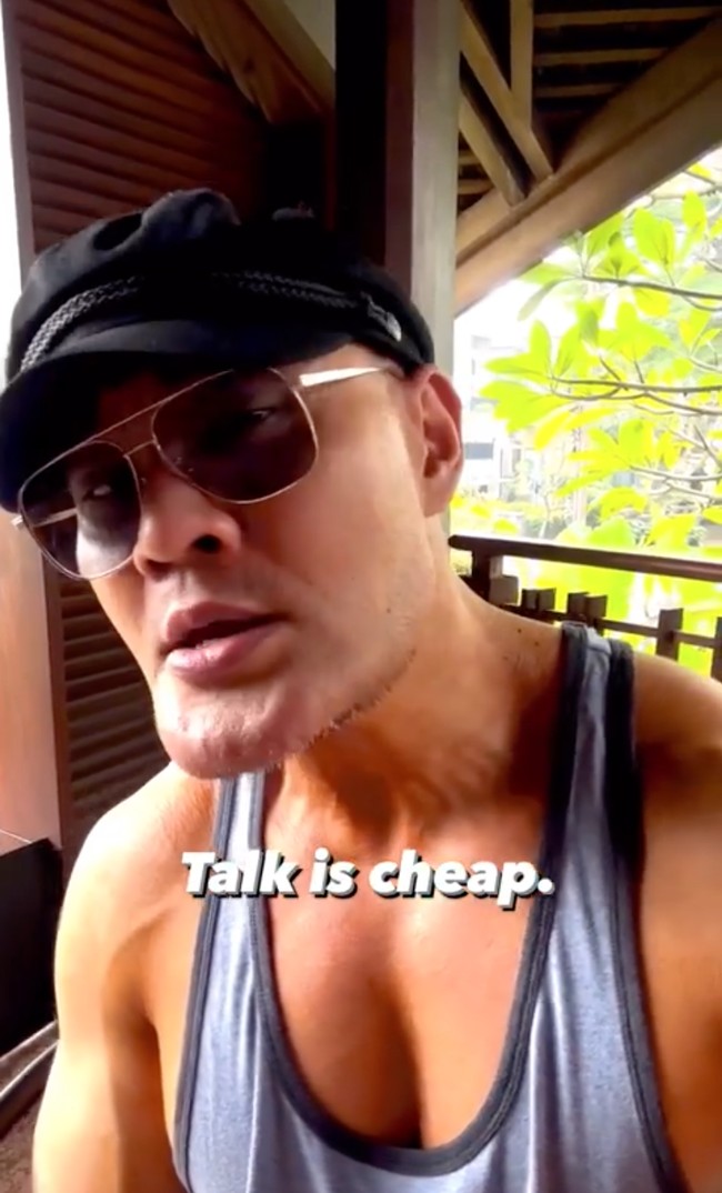 Tubuh kekar dan berotot Deddy didapatkannya dari olahraga yang rutin dilakukannya. Tak hanya itu saja, Deddy juga diketahui sempat menjalani diet OCD. Foto: Instagram/@mastercorbuzier