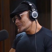 Di akun media sosial tak sedikit netizen yang menyoroti bagian dagu Deddy Corbuzier yang dinilai tampak berbeda. Dagumu ded haduuhhh, komentar salah seorang netizen. Kesini gara gara tiktok ada yg nyamain om dedi habis pulang dari Thailand jadi mirip sony wakwaw, komentar lainnya. Foto: Instagram/@mastercorbuzier