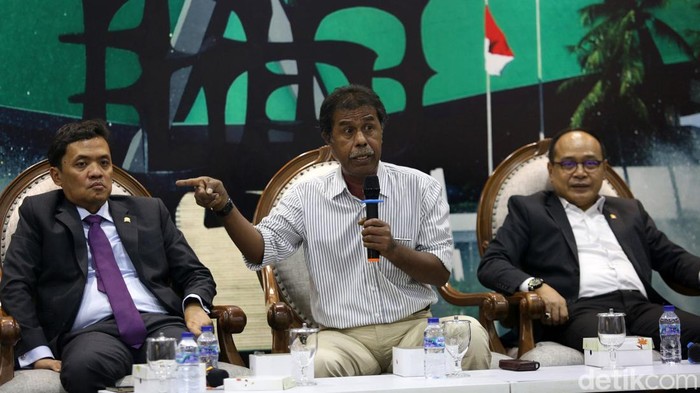 Anggota Komisi III DPR RI Habiburokhman, Pakar Hukum Tata Negara Universitas Khairun Ternate, Margarito Kamis, Anggota Komisi III DPR RI, Supriansah dan Dosen Fakultas Hukum Universitas Islam Riau M. Rizqi Azmi saat Diskusi Forum Legislasi Di Media Center, Nusantara II, Kompleks Parlemen MPR/DPR-DPD, Senayan, Jakarta, Selasa (30/5/2023). Dalam Diskusi Ini Membahas Tema ”Mencermati Putusan MK