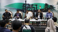 Diskusi dihadiri anggota Komisi III DPR Habiburokhman, pakar hukum tata negara Universitas Khairun Ternate Margarito Kamis, anggota Komisi III DPR Supriansah, dan dosen fakultas hukum Universitas Islam Riau M Rizqi Azmi.  