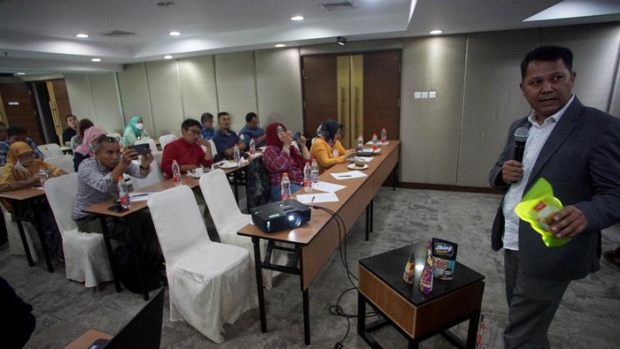 Dongkrak UMKM Lewat KUR Hingga Rp 300 Miliar Pegadaian Kanwil VIII Jakarta 1 terus menggenjot Kredit Usaha Rakyat hingga menggelontorkan dana lebih dari Rp 300 M. Hal itu dilakukan guna membangkitkan semangat berusaha.