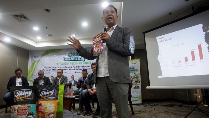 Dongkrak UMKM Lewat KUR Hingga Rp 300 Miliar Pegadaian Kanwil VIII Jakarta 1 terus menggenjot Kredit Usaha Rakyat hingga menggelontorkan dana lebih dari Rp 300 M. Hal itu dilakukan guna membangkitkan semangat berusaha.