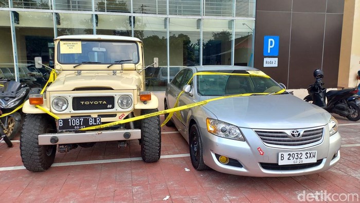 Dua mobil sitaan KPK yang dititipkan di Mapolresta Solo, Selasa (30/5/2023).