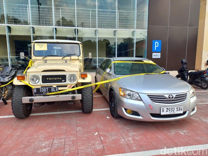 Dua mobil sitaan KPK yang dititipkan di Mapolresta Solo, Selasa (30/5/2023).