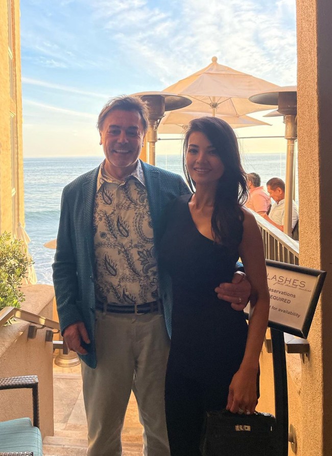 Farah Quinn sendiri sebelumnya diketahui pernah menikah dengan pria bule bernama Carson Quinn. Sayangnya pernikahan keduanya tak langgeng dan kini telah bercerai. Foto: Instagram/@farahquinnofficial