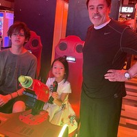 Tak sedikit netizen yang ikut senang melihat Farah Quinn kini sudah bisa menemukan sosok ayah bagi anak-anaknya. Unggahan Farah Quinn itu pun banjir doa dan dukungan. Foto: Instagram/@farahquinnofficial