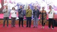 FISIP UPNVJ juga menggandeng Asosiasi Pendidikan Tinggi Ilmu Komunikasi (ASPIKOM), Forum Komunikasi Pembangunan Indonesia (FORKAPI), Universitas IPB, Universitas Pancaila (UP) dan Universitas Pakuan (Unpak). 