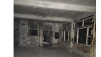 Foto ini diambil dari Juni 2016 ketika bibi dan paman pengguna Reddit ini melakukan tur hantu melalui Waverly Hills. Bibinya memotret kamar selama tur tersebut berharap kalau-kalau ada penampakan. Baik bibi dan pamannya memastikan tidak ada orang di lorong ketika dia mengambil foto ini.