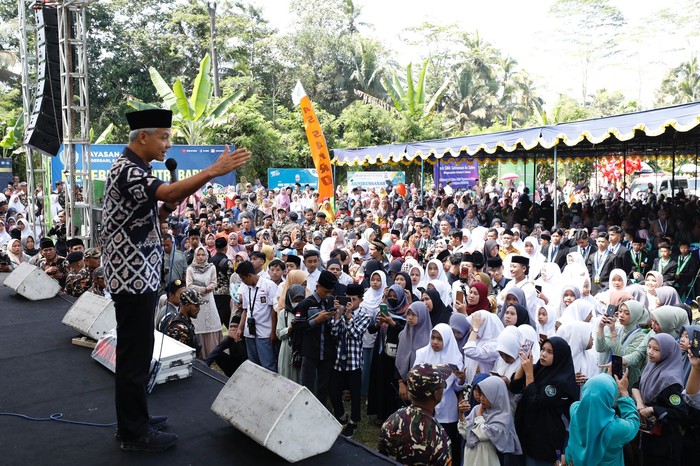 Ganjar Dorong Pelajar-Santri Wonosobo Kuasai Teknologi Digital