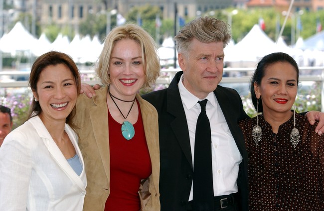 Christine Hakim disebut-sebut sebagai sineas Indonesia pertama yang menjuri di Cannes Film Festival. Sebelumnya, ia sudah pernah beberapa menghadiri festival yang digelar sejak 76 tahun lalu. Cannes 1985 menjadi yang pertama buatnya, kemudian Cannes 1989 di mana film ‘Tjoet Nja Dhien’ yang diperankannya memenang penghargaan Best International Film. Ia datang lagi pada 1999 untuk pemutaran film ‘Daun di Atas Bantal’. (Foto: Frank Micelotta/Getty Images)