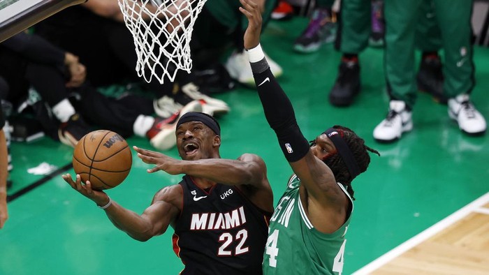 Miami Heat forward Jimmy Butler, left, shoots as Boston Celtics center Robert Williams III defends during the second half in Game 7 of the NBA basketball Eastern Conference finals Monday, May 29, 2023, in Boston. (AP Photo/Michael Dwyer)