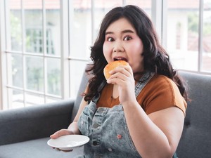 Duh! Bocah 2 SD Buta Gegara Sering Makan Junk Food sejak Bayi