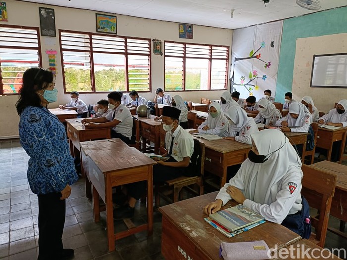 Ilustrasi sekolah di Blitar