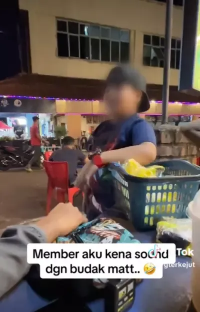 Jual Buah Mangga, Bocah Ini Bikin Pembeli Terhibur dengan Gaya Jualannya