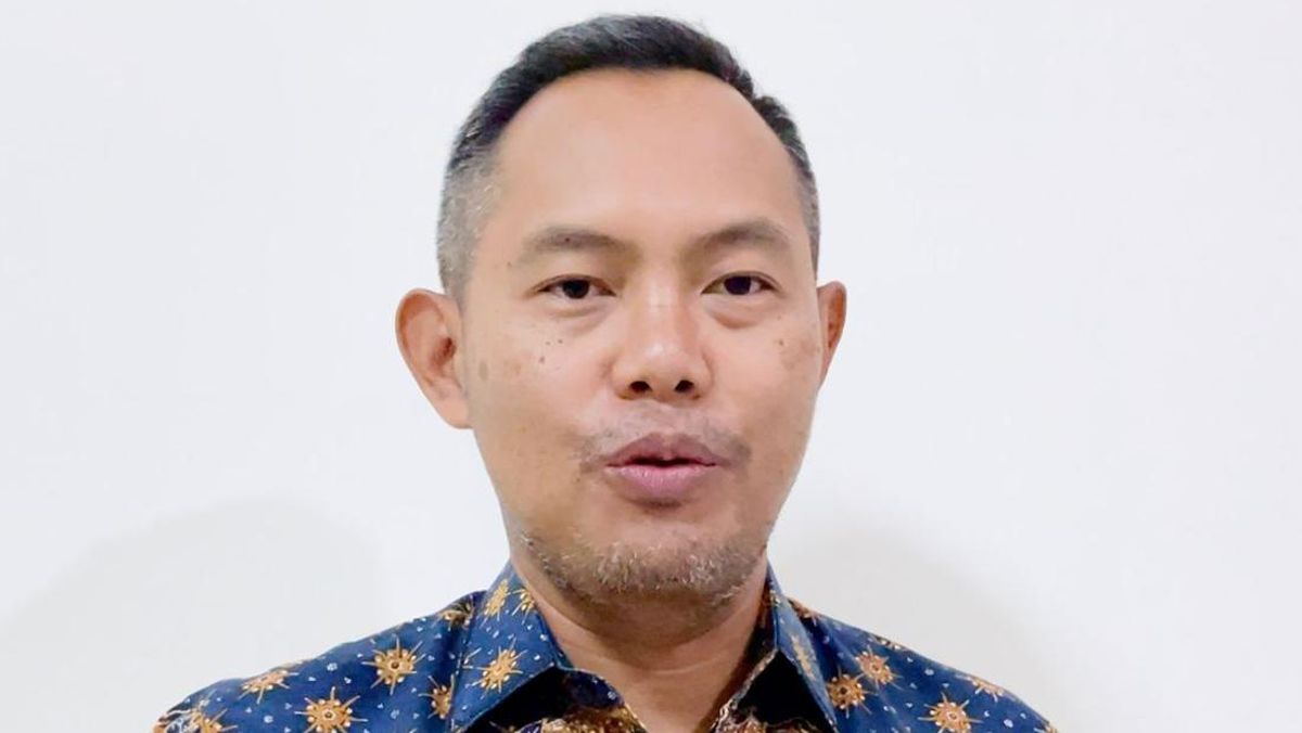 Porno filmda Alena Babenko tabiatda katta kokraklar bilan etuk