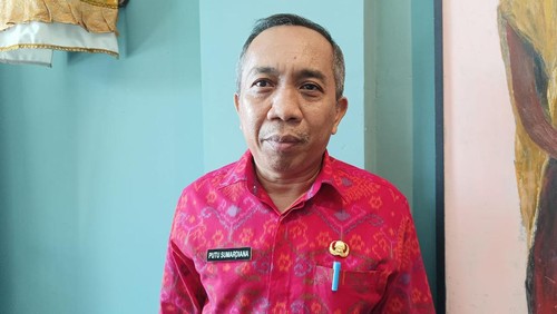 Kepala Dinas Kelautan dan Perikanan Provinsi Bali Putu Sumardiana ketika ditemui di Kopi Bali House Sanur, Denpasar, Bali pada Selasa (30/5/2023). (Ni Made Lastri Karsiani Putri-detikBali)