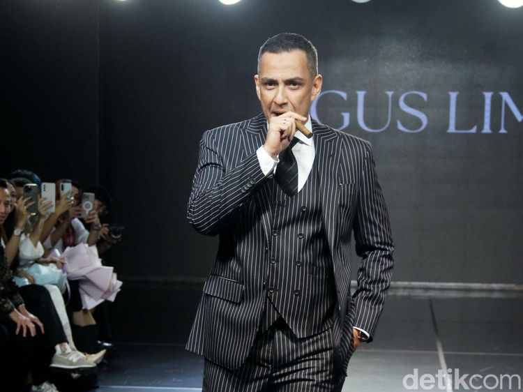 10 Foto Koleksi Setelan Pria Karya Agus Lim, MC Wedding Artis Jadi Modelnya