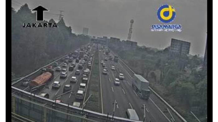 Kondisi lalu lintas di ruas Tol Tangerang arah Jakarta pada Selasa (30/5/2023) pagi.