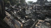 Objek terbakar adalah rumah semipermanen, yang merambat ke 25 bangunan lapak.  