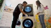 LG Objet sendiri merupakan seri produk premium LG terbaru yang tersebar mulai dari perangkat elektronik rumah tangga dan hiburan. Berbeda dengan seri produk premium LG yang mendahuluinya, selain berbagai fitur premium didalamnya, LG Objet membawa ciri pada sentuhan pewarnaan produk yang lebih dinamis yang membuatnya lebih dapat berbaur sempurna dengan estetika dekor keseluruhan ruang.