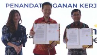 (Ki-ka): Direktur Pelaksana TIKI, Trie Maulana Apriyanto, Direktur Utama TIKI, Yulina Hastuti, Direktur Utama Bank Mandiri Taspen (BMT), Elmamber Sinaga, Direktur C&C BMT, Judhi B. Wirjanto, Direktur Bisnis BMT, Maswar Purnama saat penandatangan kerja sama.