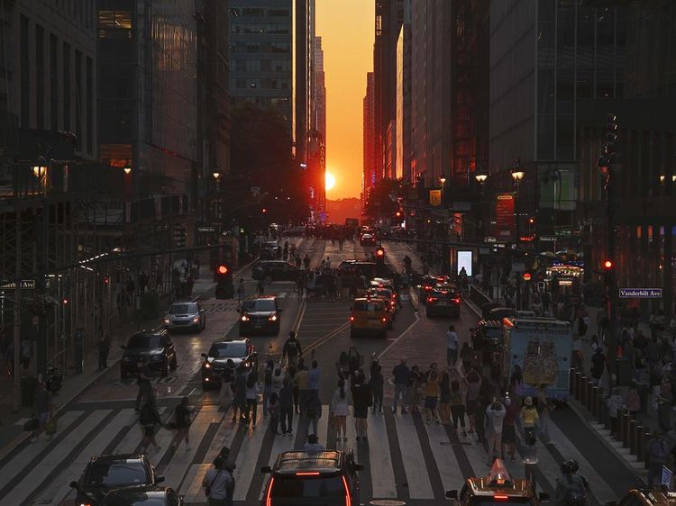 Kala Cahaya Emas Senja Sejajar dengan Kota New York