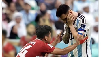Ketika penggawa Indonesia berhadapan dengan Messi. Foto: Twitter