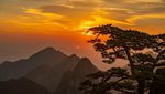 Menikmati Sunrise dari Gunung Huangshan China